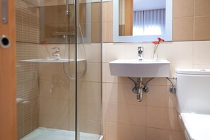 Ducha, secador de pelo, toallas