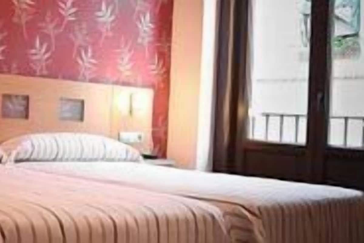 Twin Room | Peti besi dalam bilik, kalis bunyi, Wi-fi percuma, cadar katil