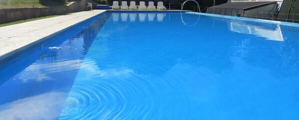 Piscine couverte, piscine extérieure (ouverte en saison)