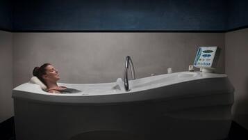 Couples treatment room(s), sauna, hot tub, hot springs/mineral springs