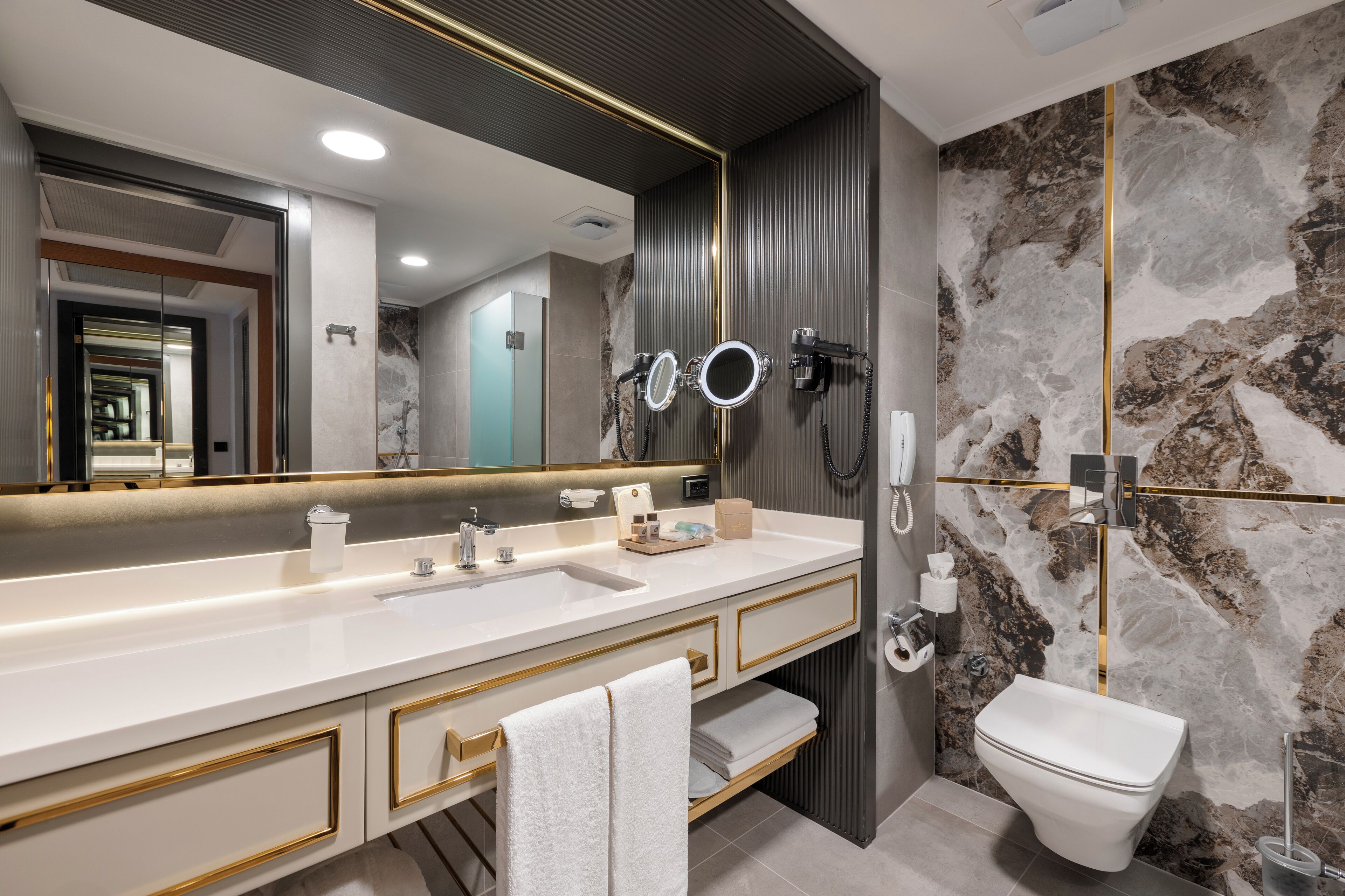 Executive Suite, 1 Bedroom | Bathroom | Combined shower/tub, free toiletries, hair dryer, bathrobes