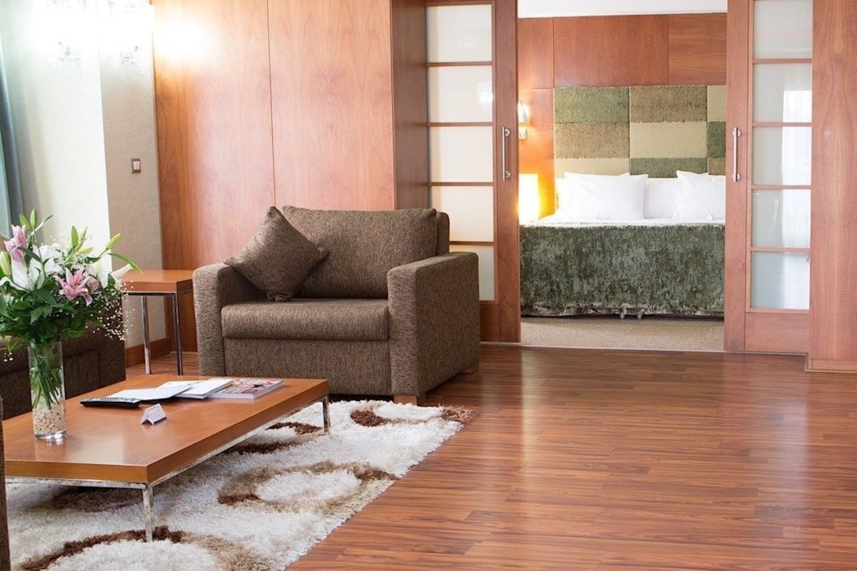 Minibar, in-room safe, desk, iron/ironing board