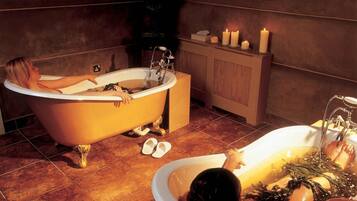 Tina con regadera, amenidades de baño gratuitas, secadora de cabello