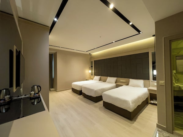 Habitació triple Deluxe | Roba de llit d'alta qualitat i matalassos de la marca Select Comfort