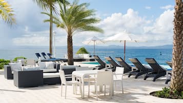 Área de juegos infantiles techada