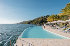 2 outdoor pools, pool umbrellas, pool loungers -  Bannister Hotel &  Yacht Club (Samaná)