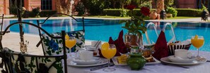 2 restaurants, breakfast, lunch served; local and international cuisine