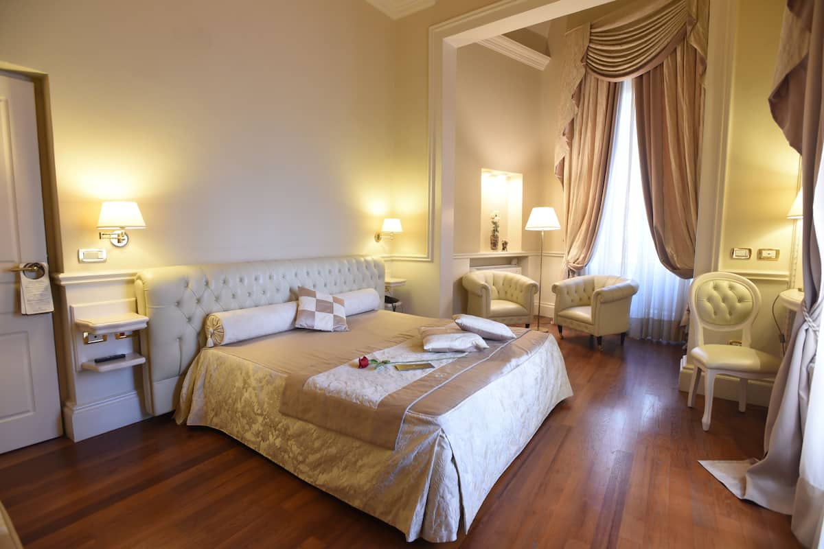 Dobbeltrom – superior, byutsikt | Sengetøy av topp kvalitet, minibar og blendingsgardiner