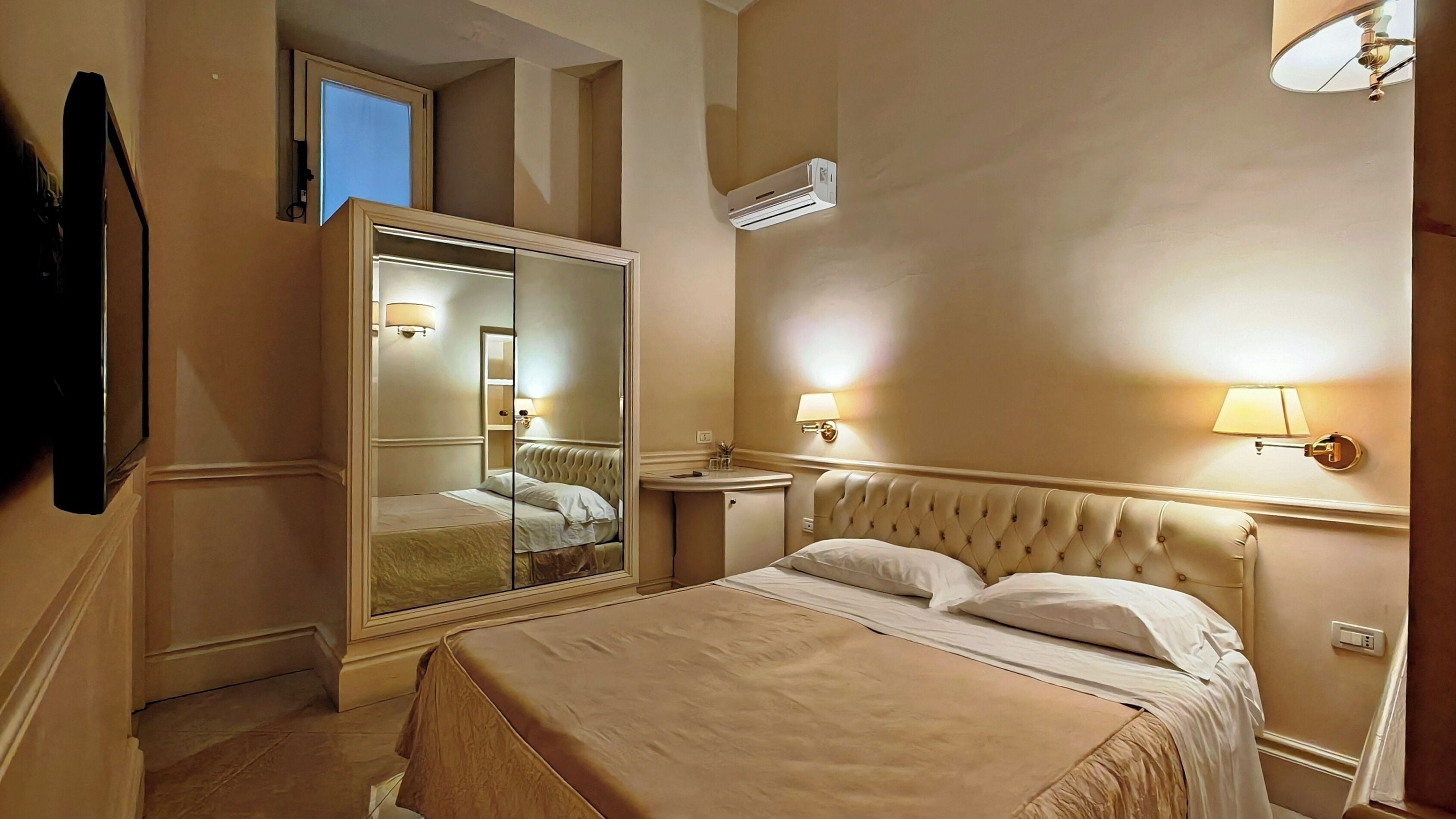 Premium bedding, minibar, desk, blackout drapes