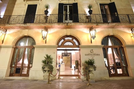 Front of property. SANTA CHIARA Suite Hotel & Spa - Lecce