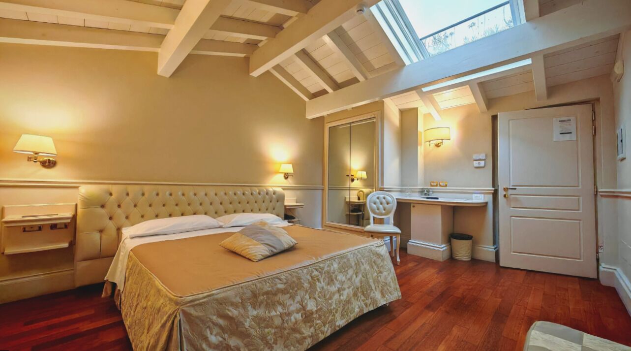 Premium bedding, minibar, blackout curtains, free WiFi