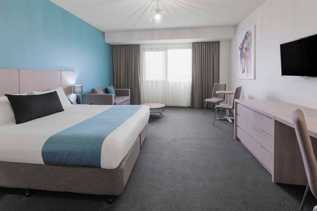Deluxe-Zimmer, 1 King-Bett | Schreibtisch, Bügeleisen/Bügelbrett, kostenlose Babybetten