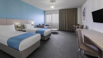 Escritorio, tabla de planchar con plancha y cunas gratuitas