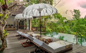 Villa luxueuse, 2 chambres, piscine privée | Piscine à débordement | 2 piscines extérieures, chaises longues