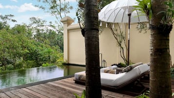 ํ
๋ผ์ค/ํํฐ์ค