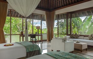 Minibar, in-room safe, desk, iron/ironing board - Komaneka at Bisma (Ubud)