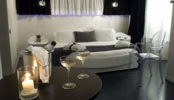 Deluxe Double Room, City View | Premium bedding, down comforters, free minibar items, in-room safe - Pantheon Royal Suite (Rome)