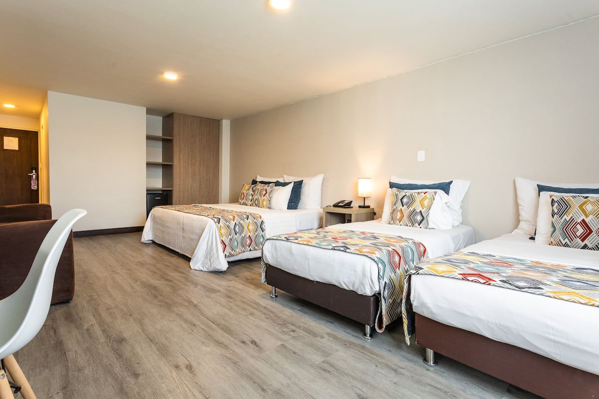 Standard Triple Room | Premium bedding, minibar, in-room safe, desk