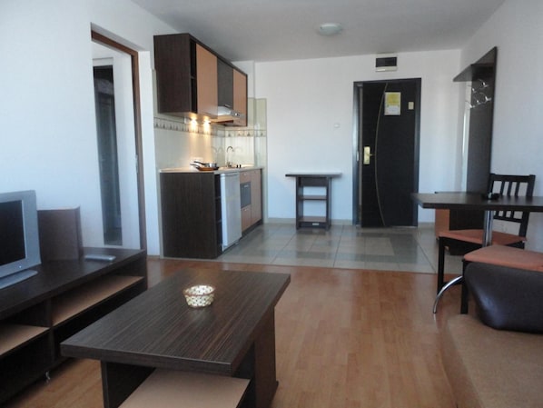 Family Apartment, 1 Double Bed with Sofa bed, Non Smoking, Kitchenette | Living room