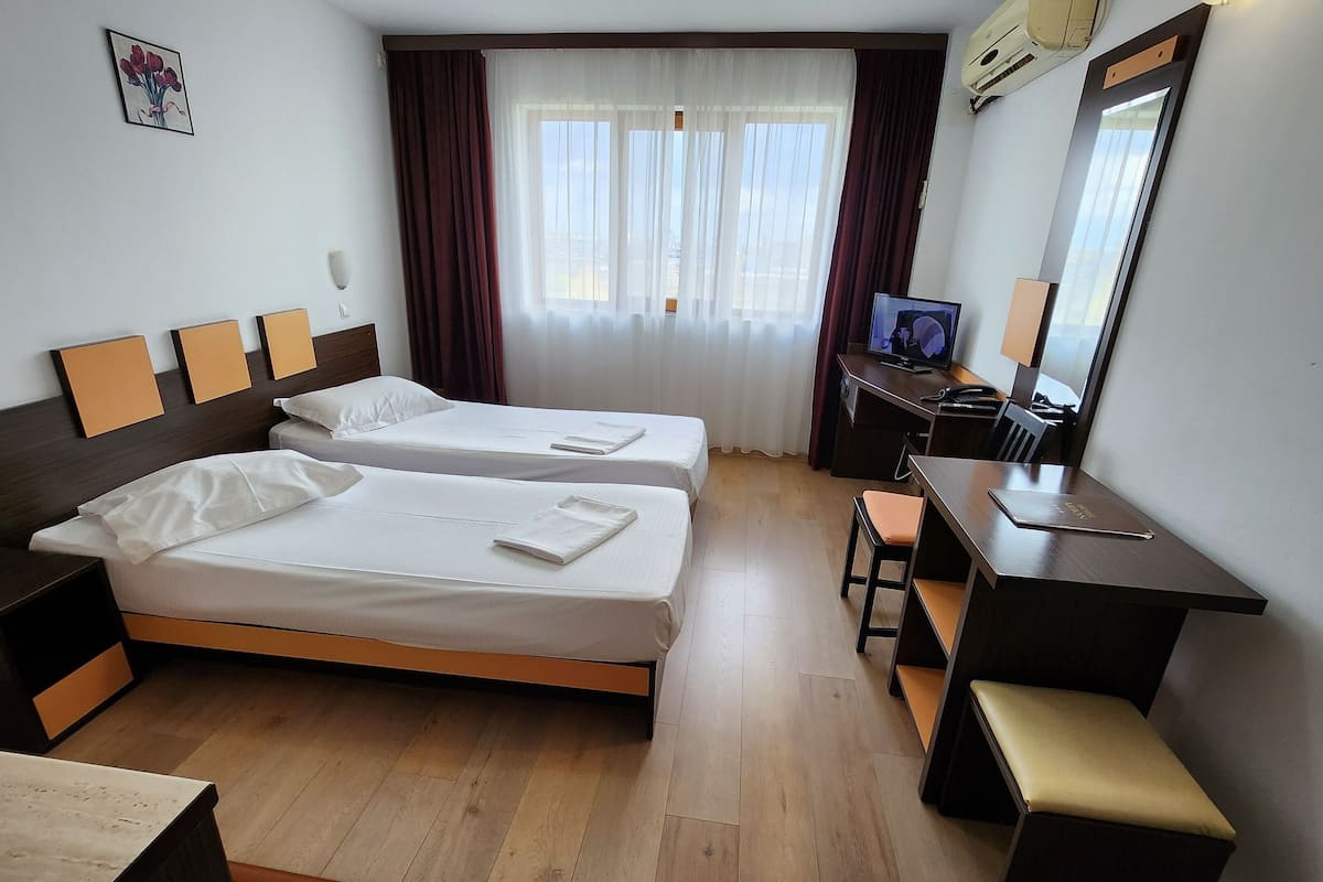 Doppel- oder Zweibettzimmer, 2 Einzelbetten, Kochnische