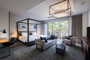 Courtyard Deluxe Twin Room with Balcony | 2 bedrooms, premium bedding, free minibar, in-room safe