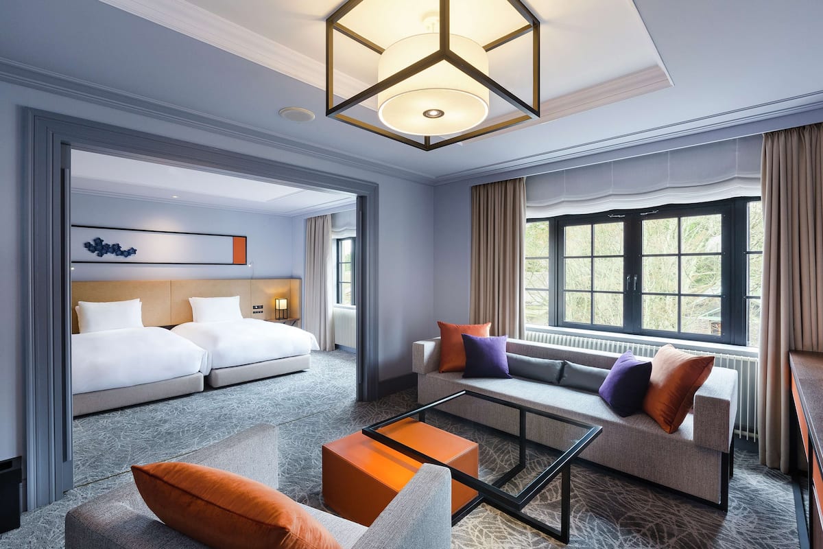 ห้องพรีเมียมทวิน, หลายเตียง (Courtyard) | บริเวณนั่งเล่น | ทีวีจอแอลอีดี