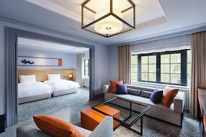 Courtyard Suite Room | Living area