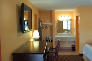 Quarto standard, 2 camas de casal | Individualmente decorados, individualmente mobiliados, escrivaninha