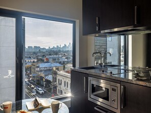 Premium bedding, pillow-top beds, minibar, in-room safe - The Cullen Melbourne - Art Series (Prahran)