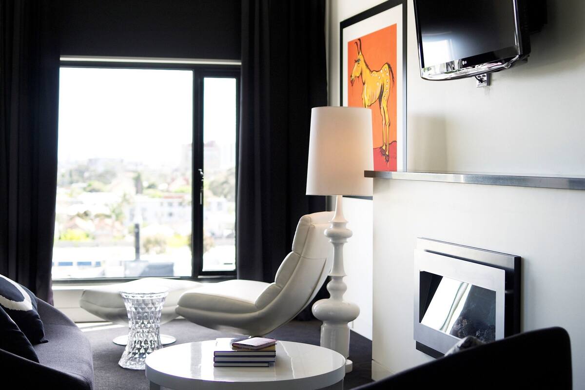 premium bedding, pillow-top beds, minibar, in-room safe