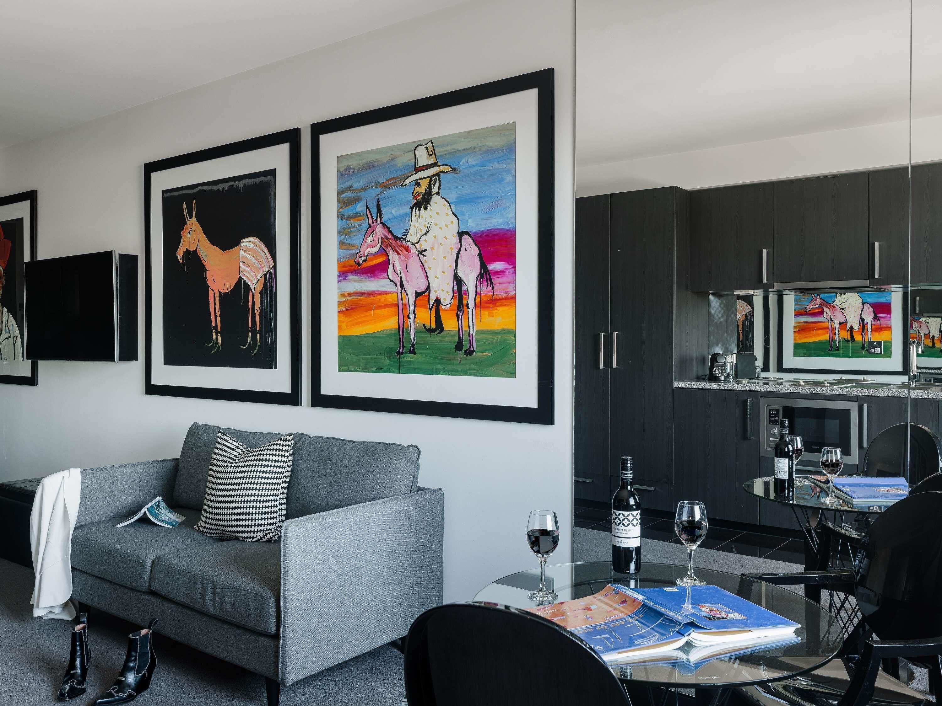 Studio (Street Art Studio Suite) | Luxe beddengoed, pillowtop-bedden, een minibar, een kluis op de kamer