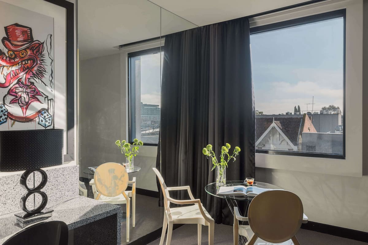 Premium bedding, pillow-top beds, minibar, in-room safe