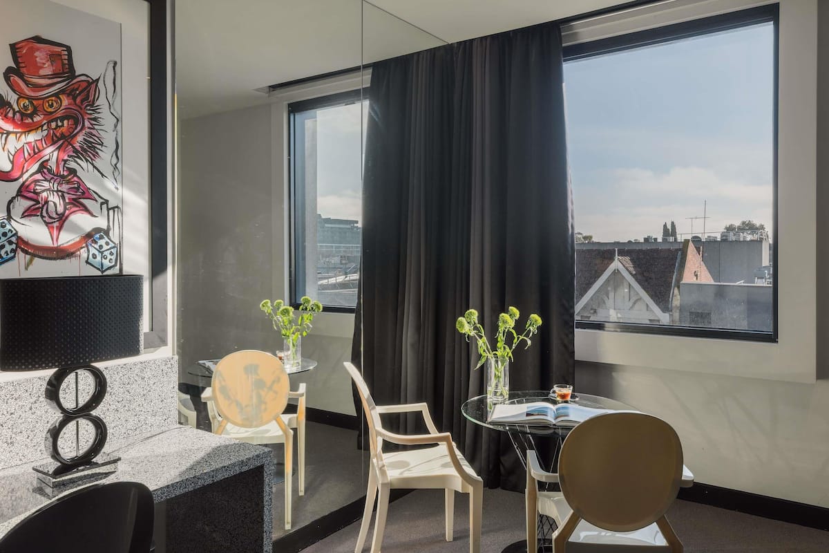 Literie de qualité supérieure, surmatelas, minibar