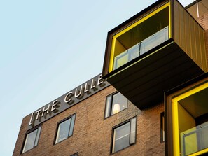 Miscellaneous - The Cullen Melbourne - Art Series (Prahran)