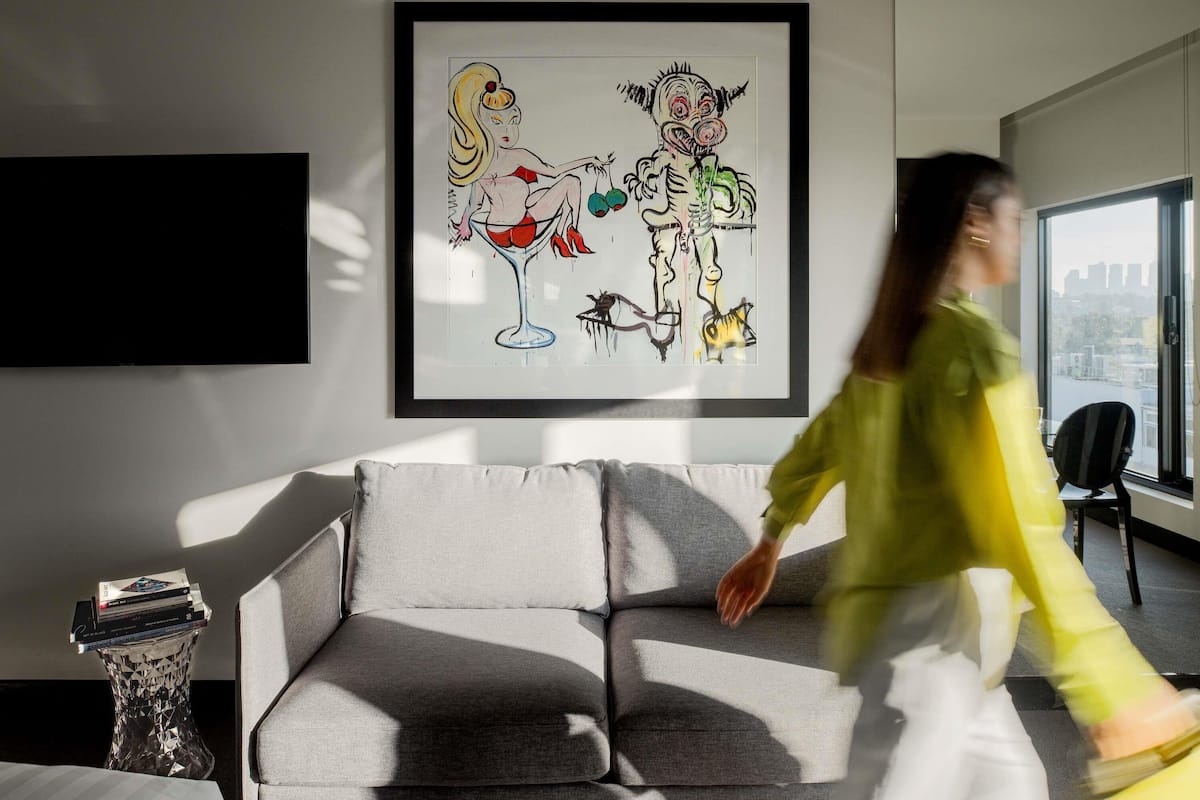 Ropa de cama de alta calidad, colchones con pillow-top y minibar