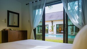 Premium bedding, in-room safe, desk, laptop workspace - Two Villas Holiday Oriental Style Naiharn Beach (Rawai)
