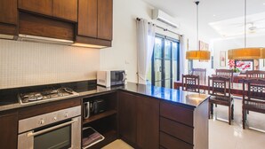 Full-sized fridge, microwave, cookware/dishes/utensils - Two Villas Holiday Oriental Style Naiharn Beach (Rawai)