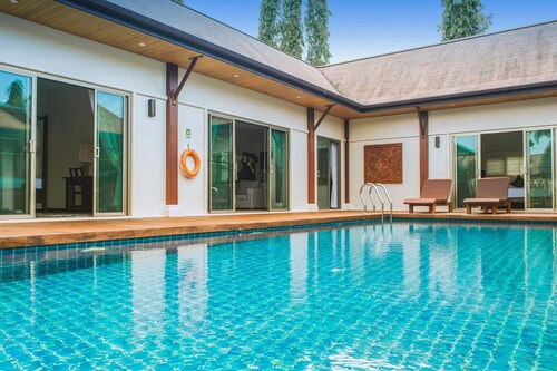 Two Villas Holiday Oriental Style Naiharn Beach