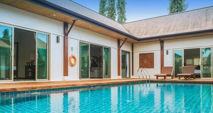 Two Villas Holiday Oriental Style Naiharn Beach