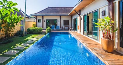 Two Villas Holiday Oriental Style Naiharn Beach