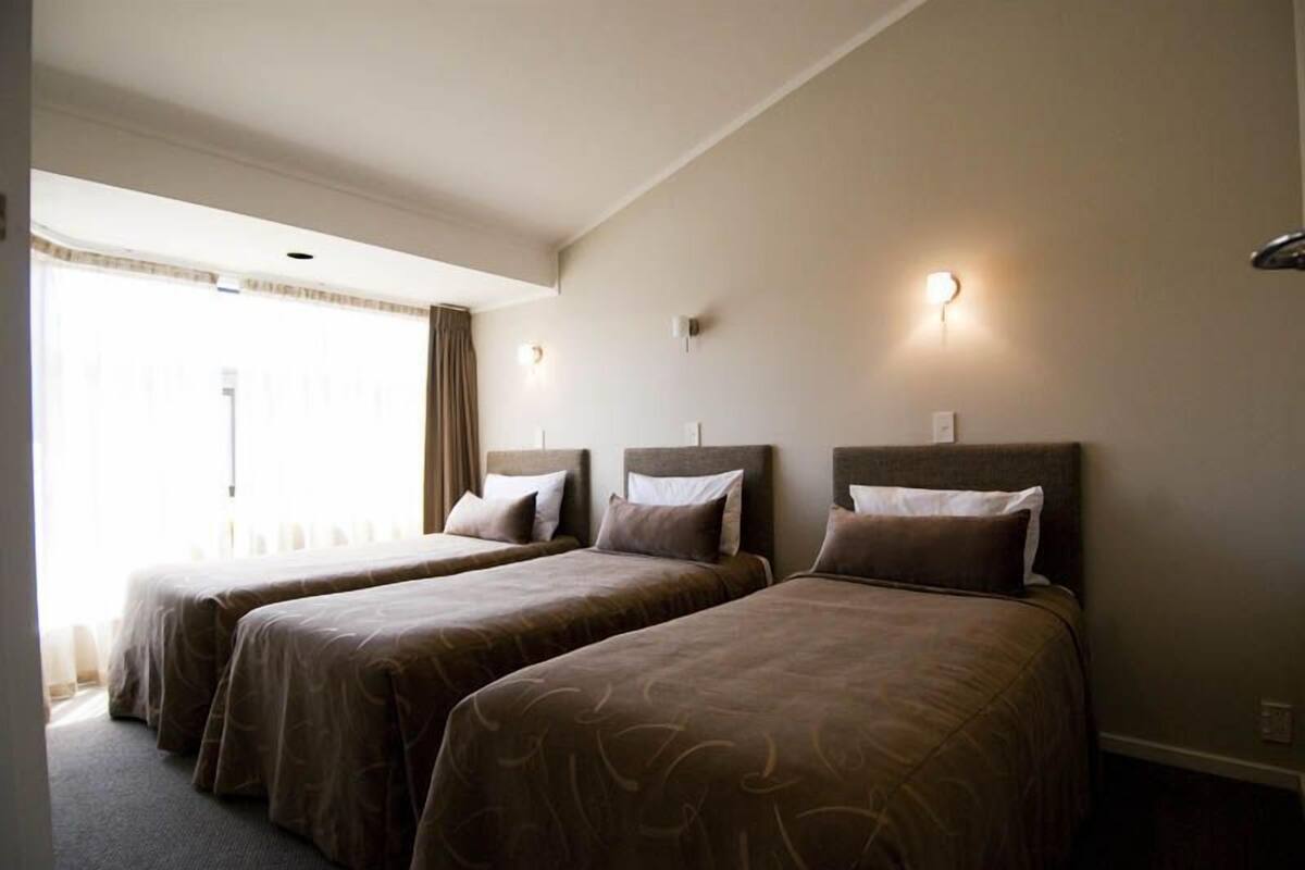 Room Centre Complex Family