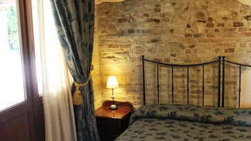 Literie hypoallergénique, minibar, coffres-forts dans les chambres