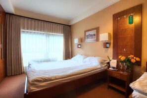 Family Triple Room, Garden View | Desk, laptop workspace, free WiFi, bed sheets - Dom Oliwski (Gdansk)