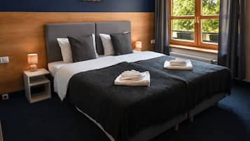 Desk, laptop workspace, free WiFi, bed sheets