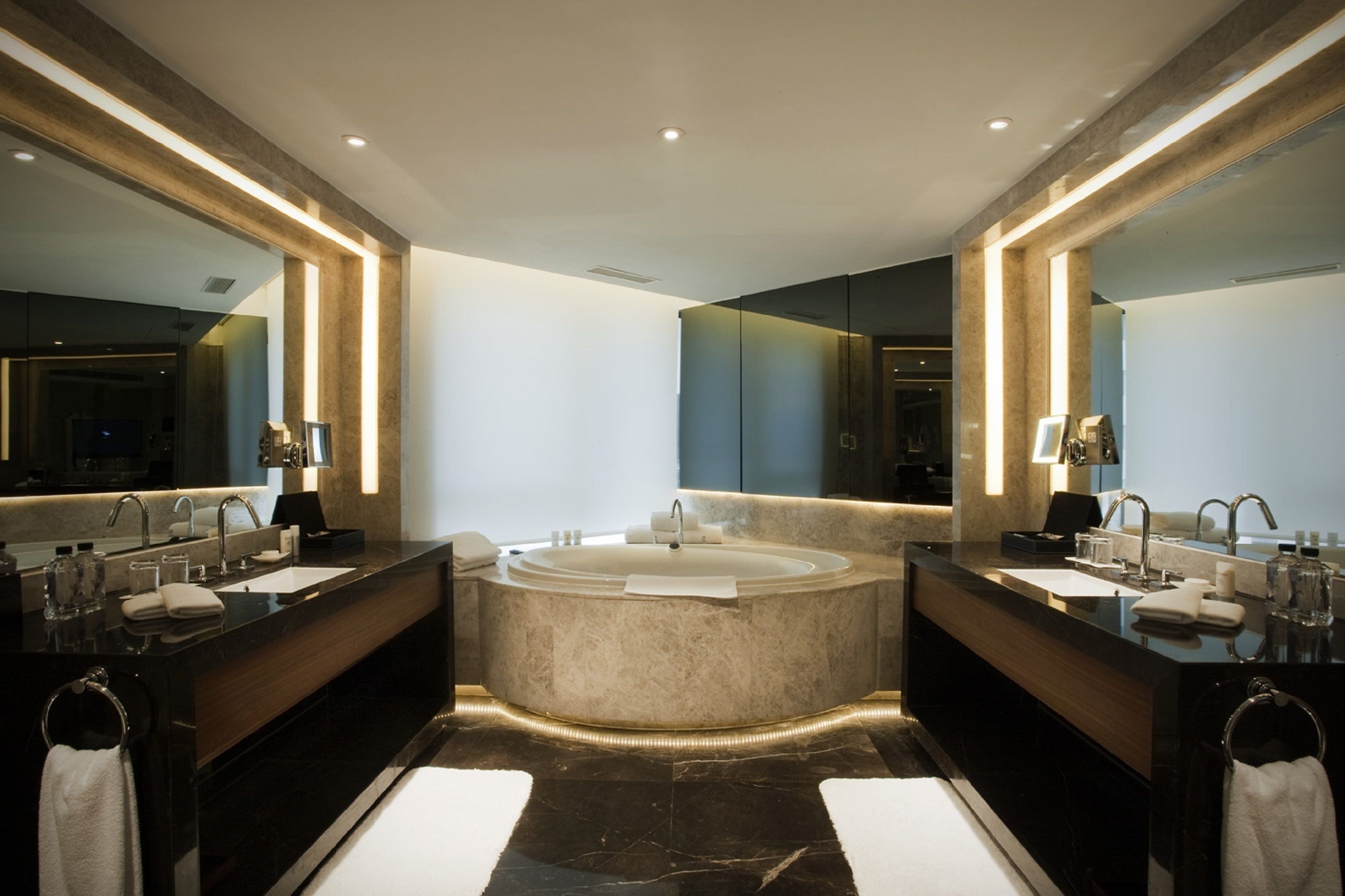 apartment, 2 bedrooms | bathroom | shower, free toiletries, hair dryer, bathrobes