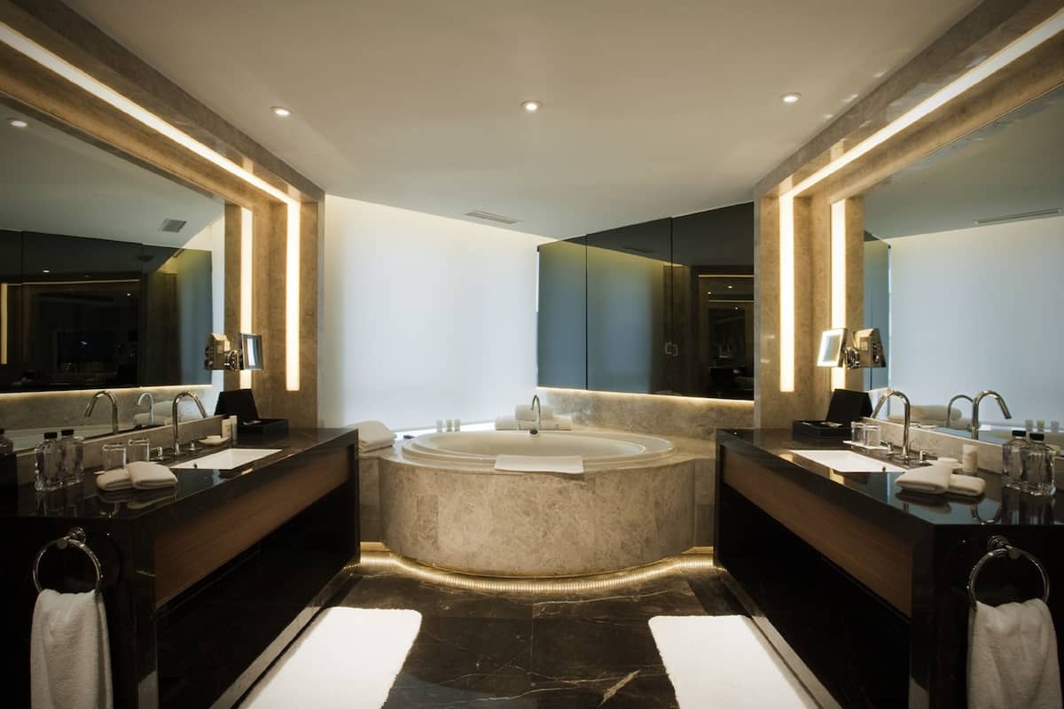 apartment, 2 bedrooms | bathroom | shower, free toiletries, hair dryer, bathrobes