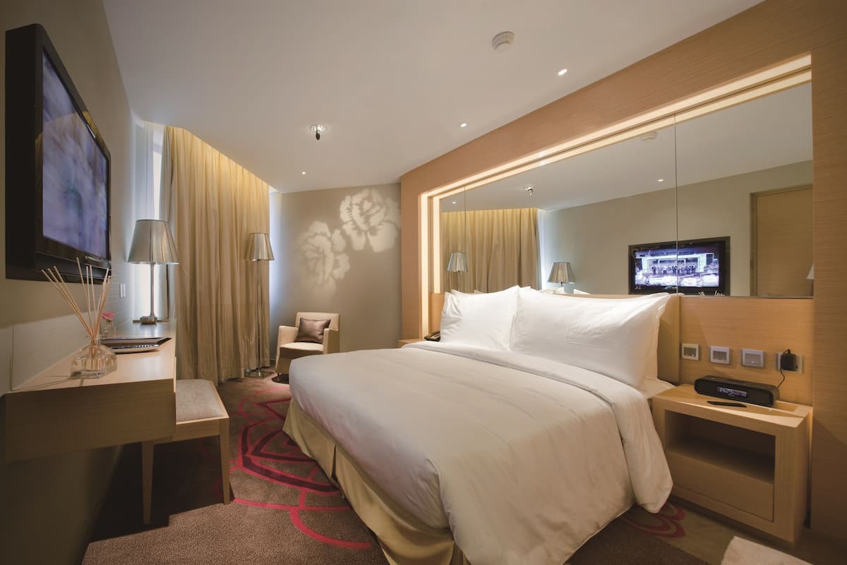 Phòng Deluxe (Queen) | Minibar, két bảo mật tại phòng, bàn, bàn ủi/dụng cụ ủi quần áo