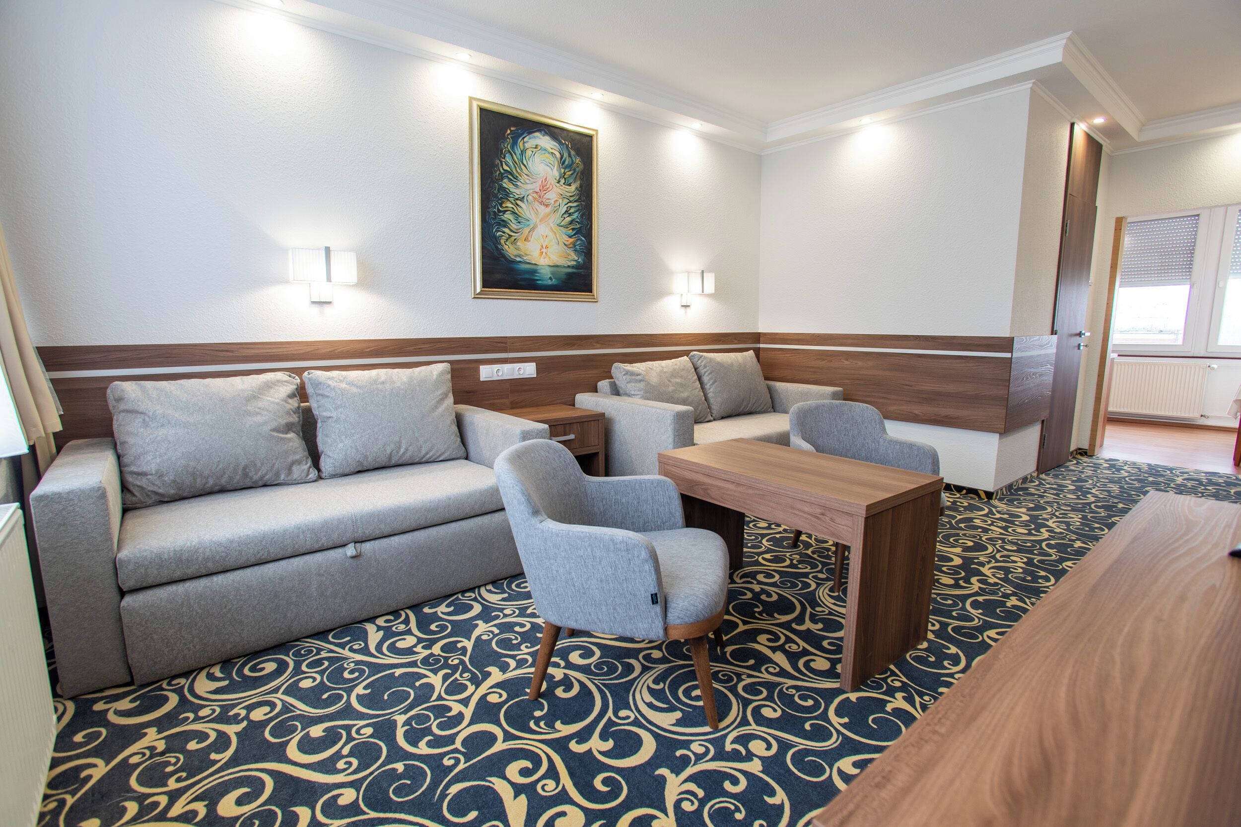 คลาสสิกอพาร์ทเมนท์, วิวภูเขา | บริเวณนั่งเล่น | ทีวี