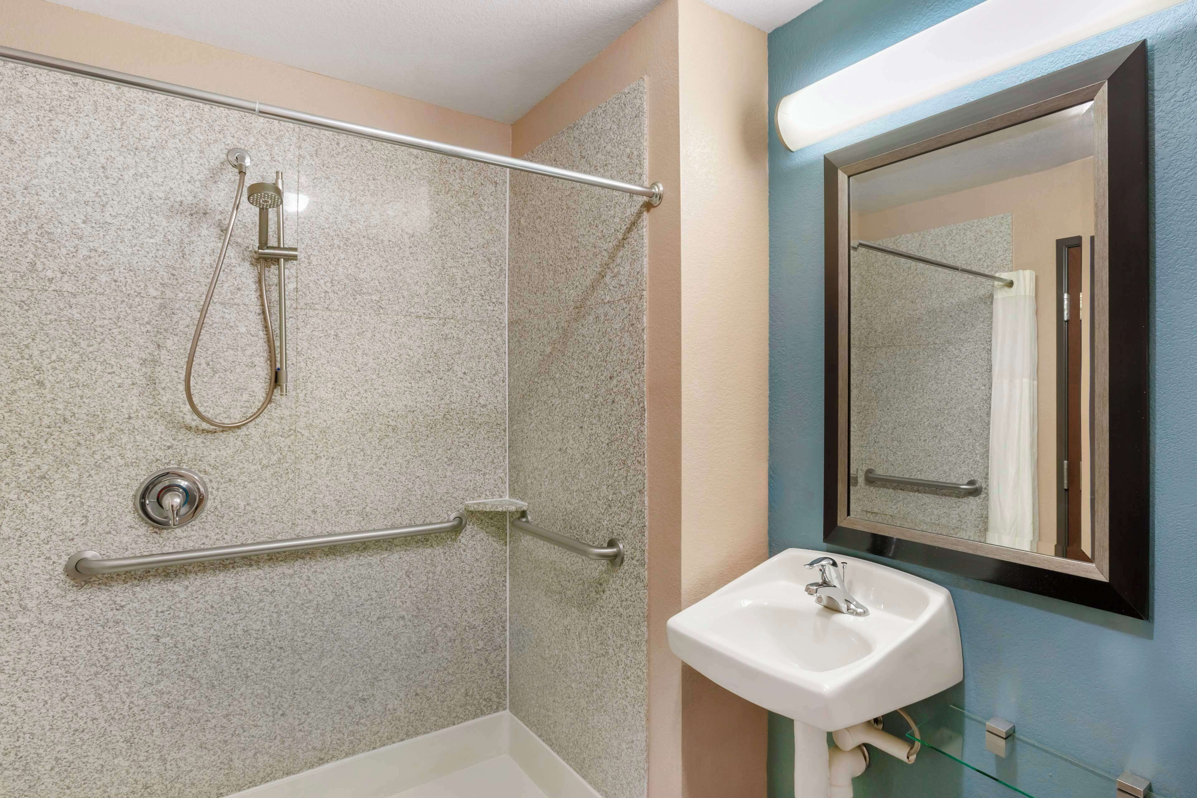 suite, 1 king bed, accessible, non smoking | bathroom | combined shower/bathtub, hair dryer, towels