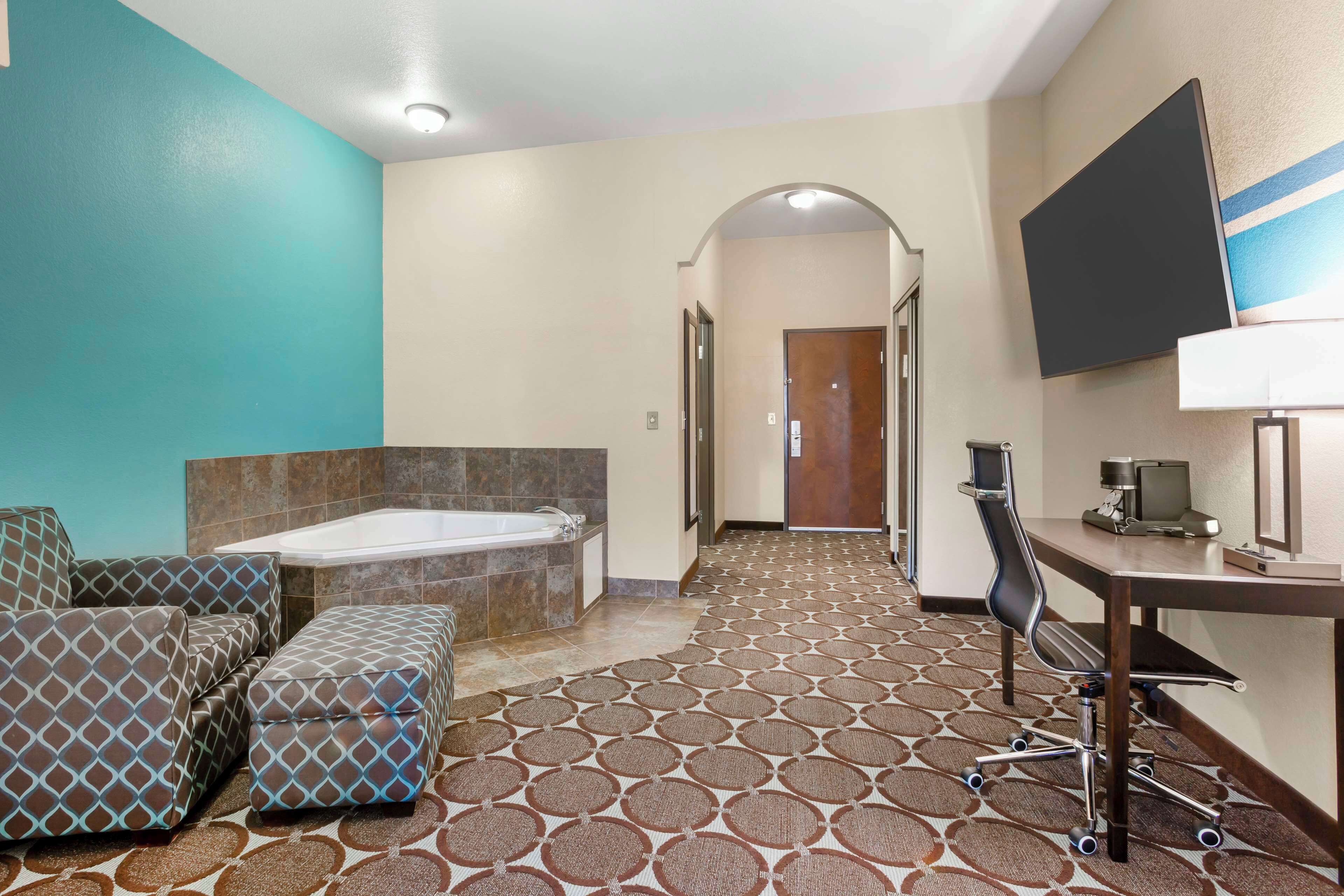 suite, 1 king bed, non smoking, jetted tub | in-room safe, desk, laptop workspace, iron/ironing board